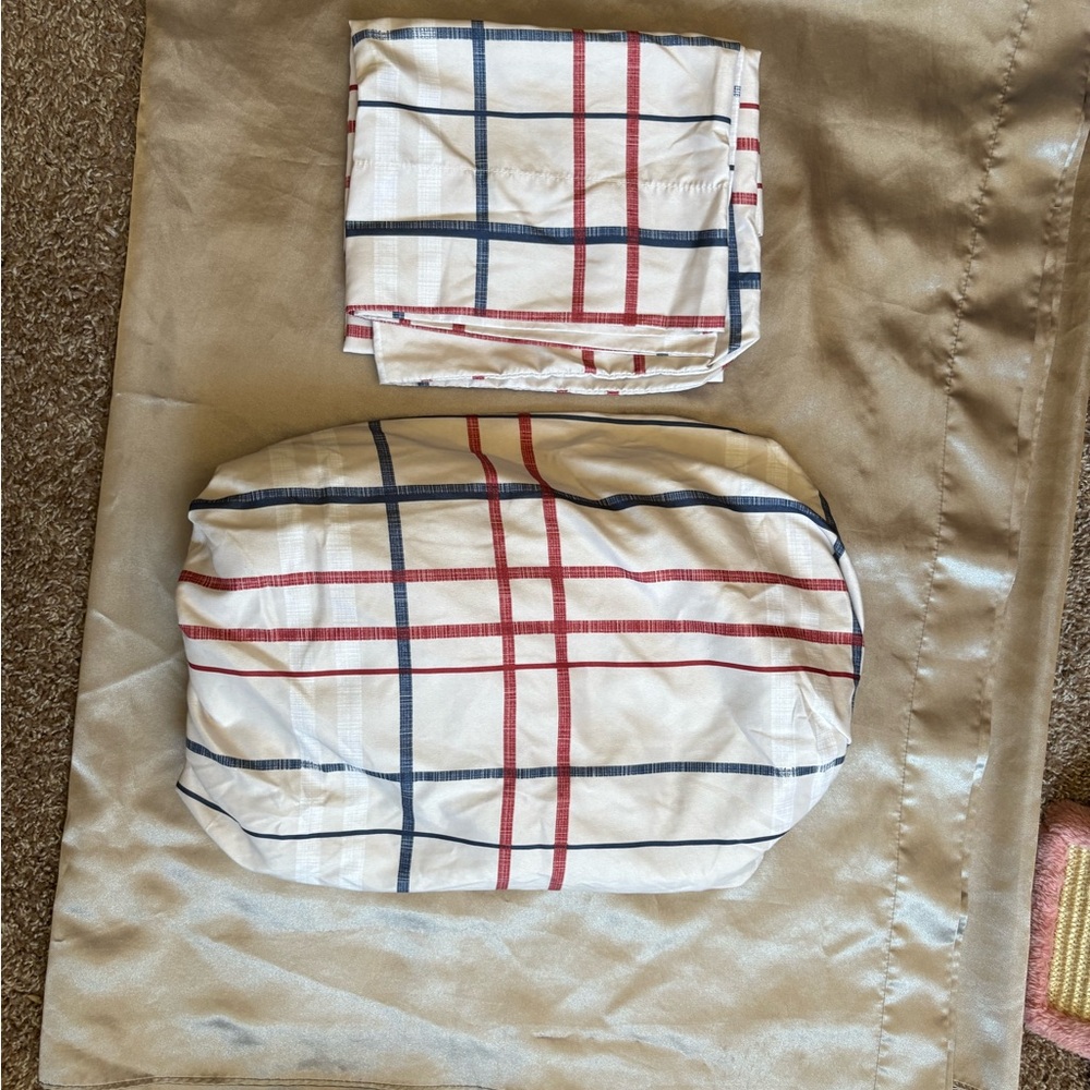 London Fog fitted sheet & two pillowcases - Picture 2 of 6